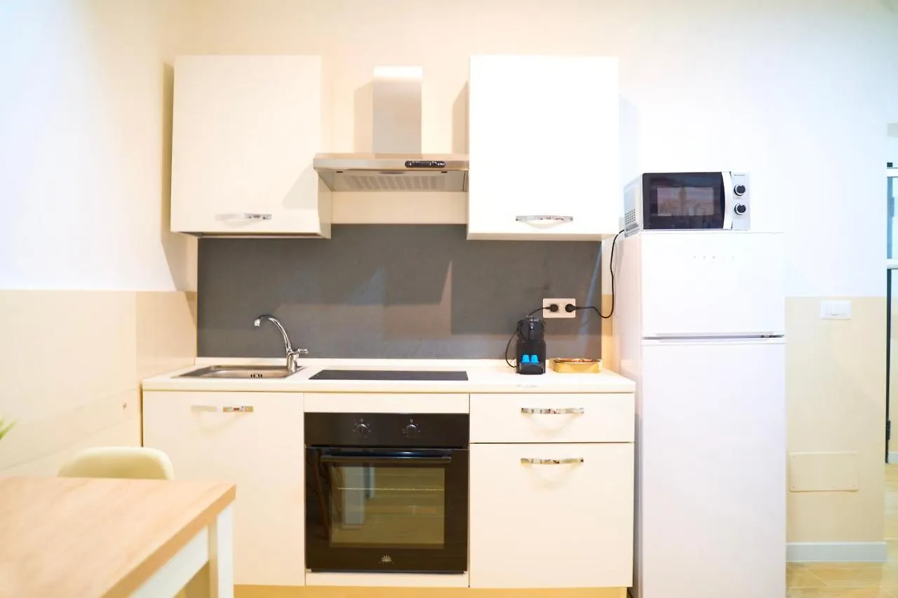 Suite N.2 500Mt Da Policlinico/10Min Da Stazione Bari Italy
