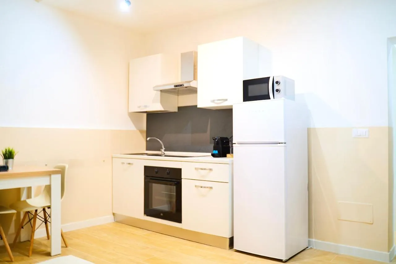 Suite N.2 500Mt Da Policlinico/10Min Da Stazione Bari 0*,  Italy